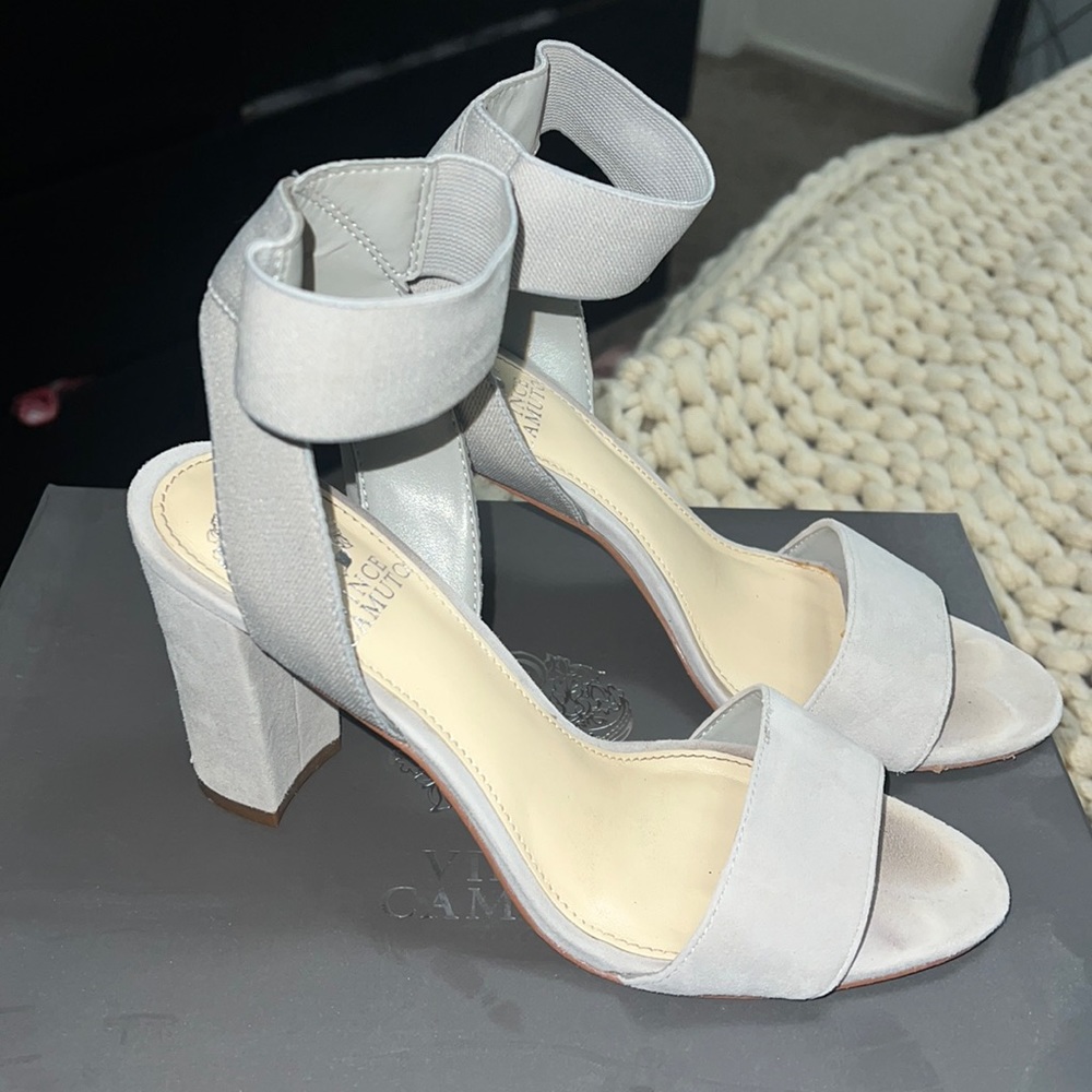 Vince Camuto Heels size 7.5 / Grey